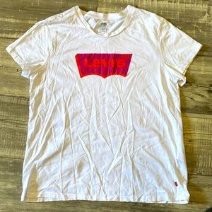 Levi’s t-shirt